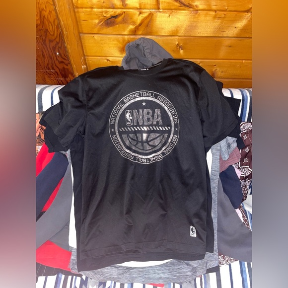 Men’s size medium shirts - Picture 4 of 8